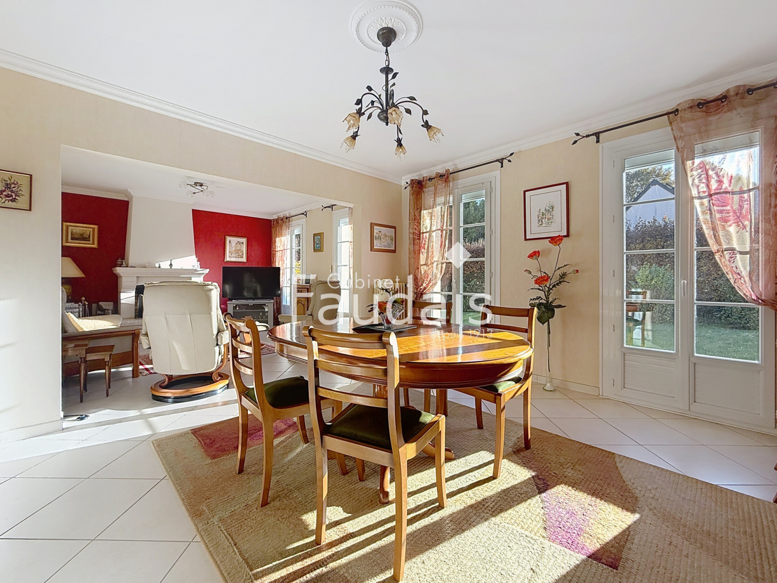 
                                                Vente
                                                 GRANDE MAISON FAMILIALE LUMINEUSE 6 CHAMBRES