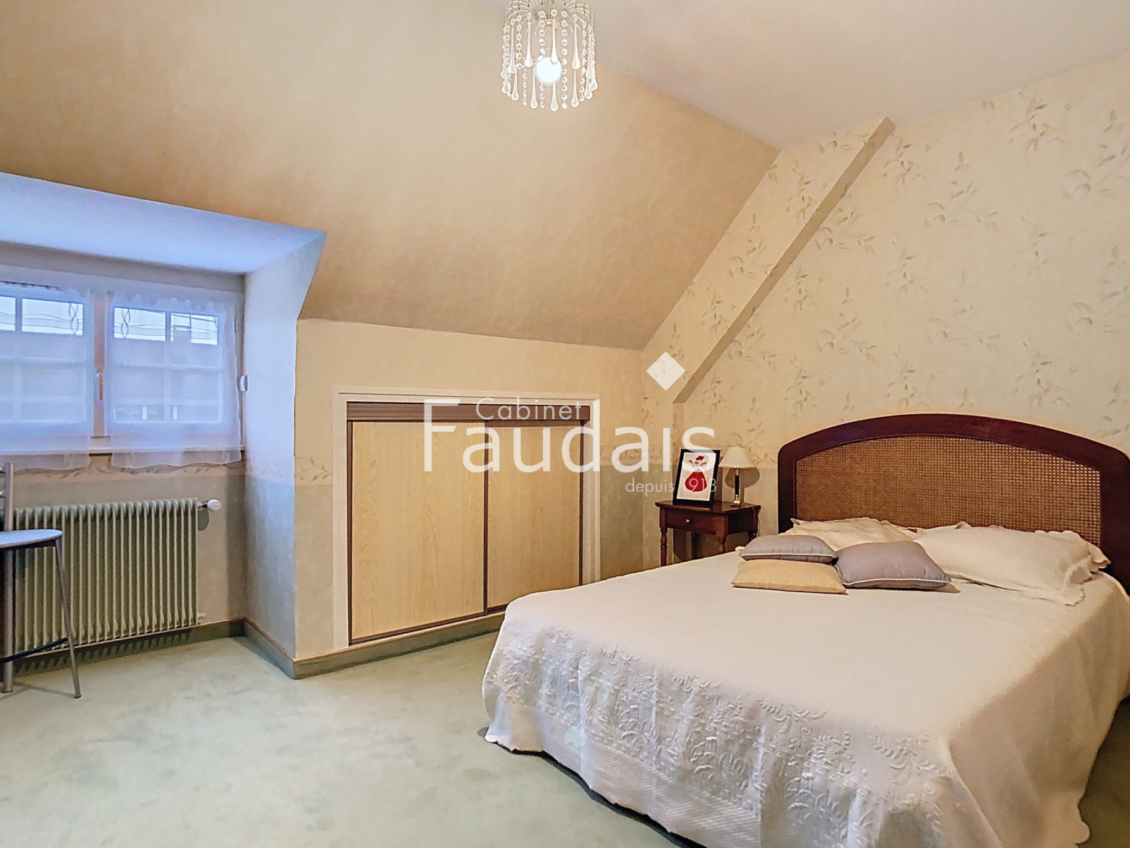 
                                                Vente
                                                 GRANDE MAISON FAMILIALE LUMINEUSE 6 CHAMBRES