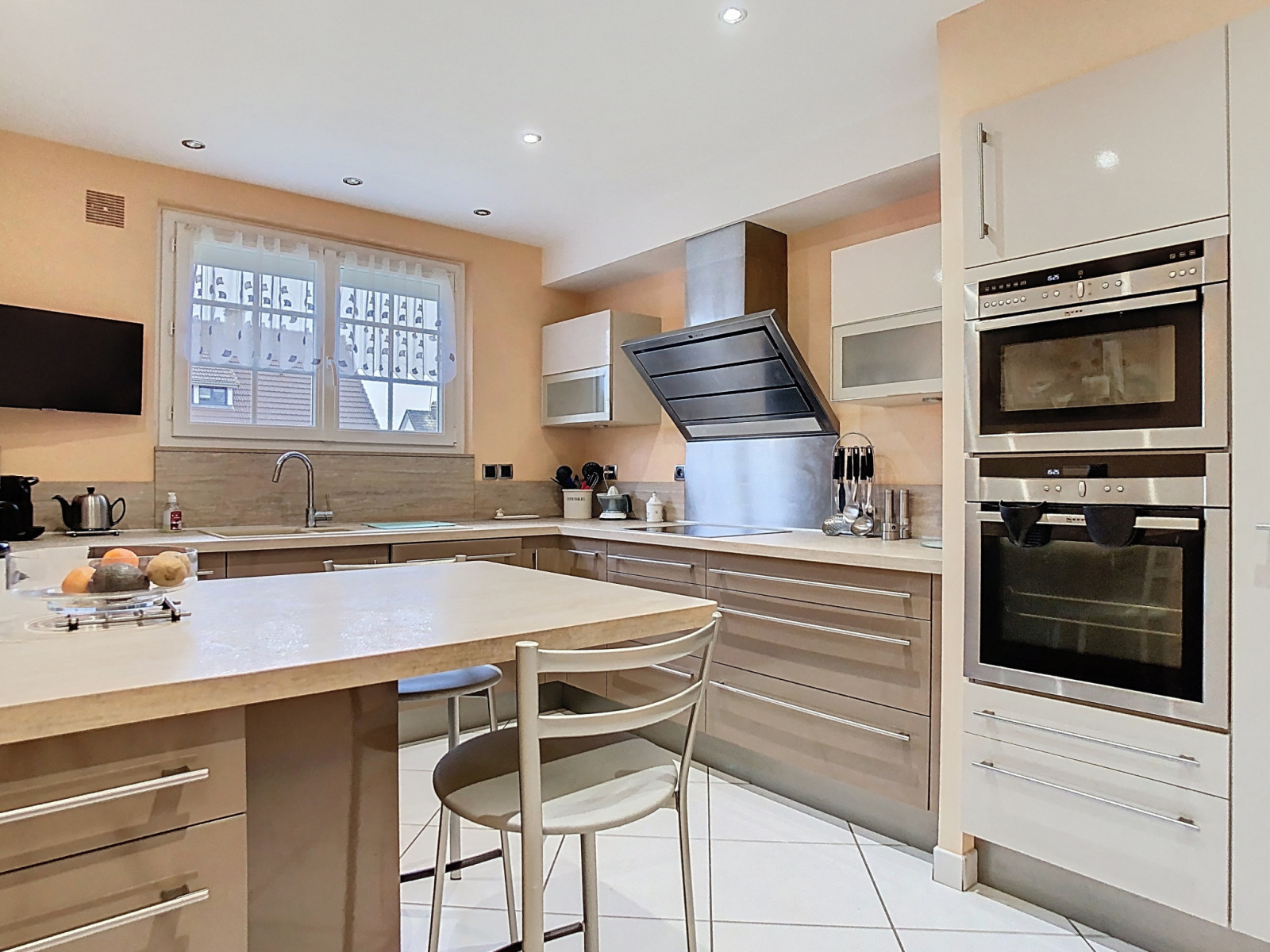 
                                                Vente
                                                 GRANDE MAISON FAMILIALE LUMINEUSE 6 CHAMBRES
