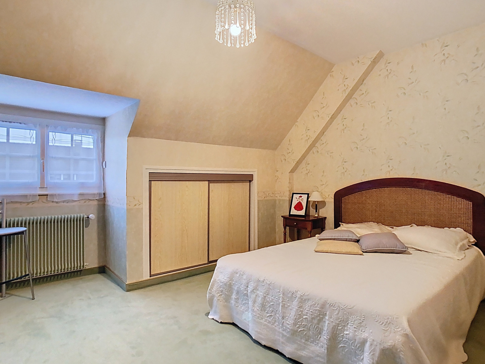 
                                                Vente
                                                 GRANDE MAISON FAMILIALE LUMINEUSE 6 CHAMBRES