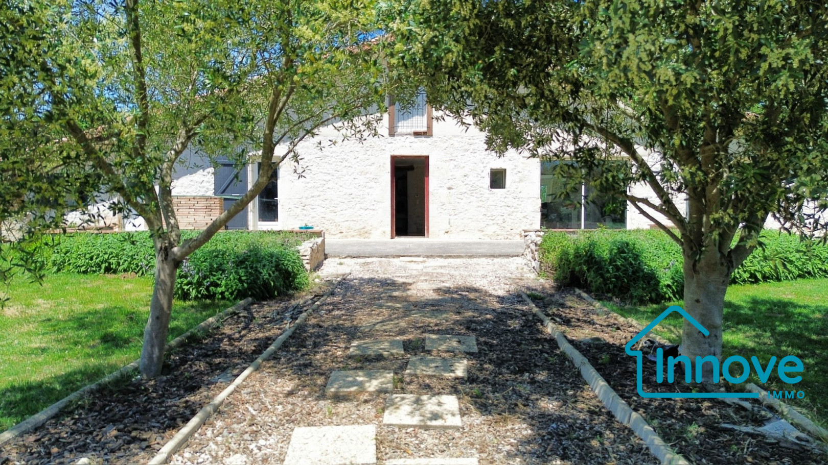 
                                                Vente
                                                 Grande maison gersoise au calme absolu