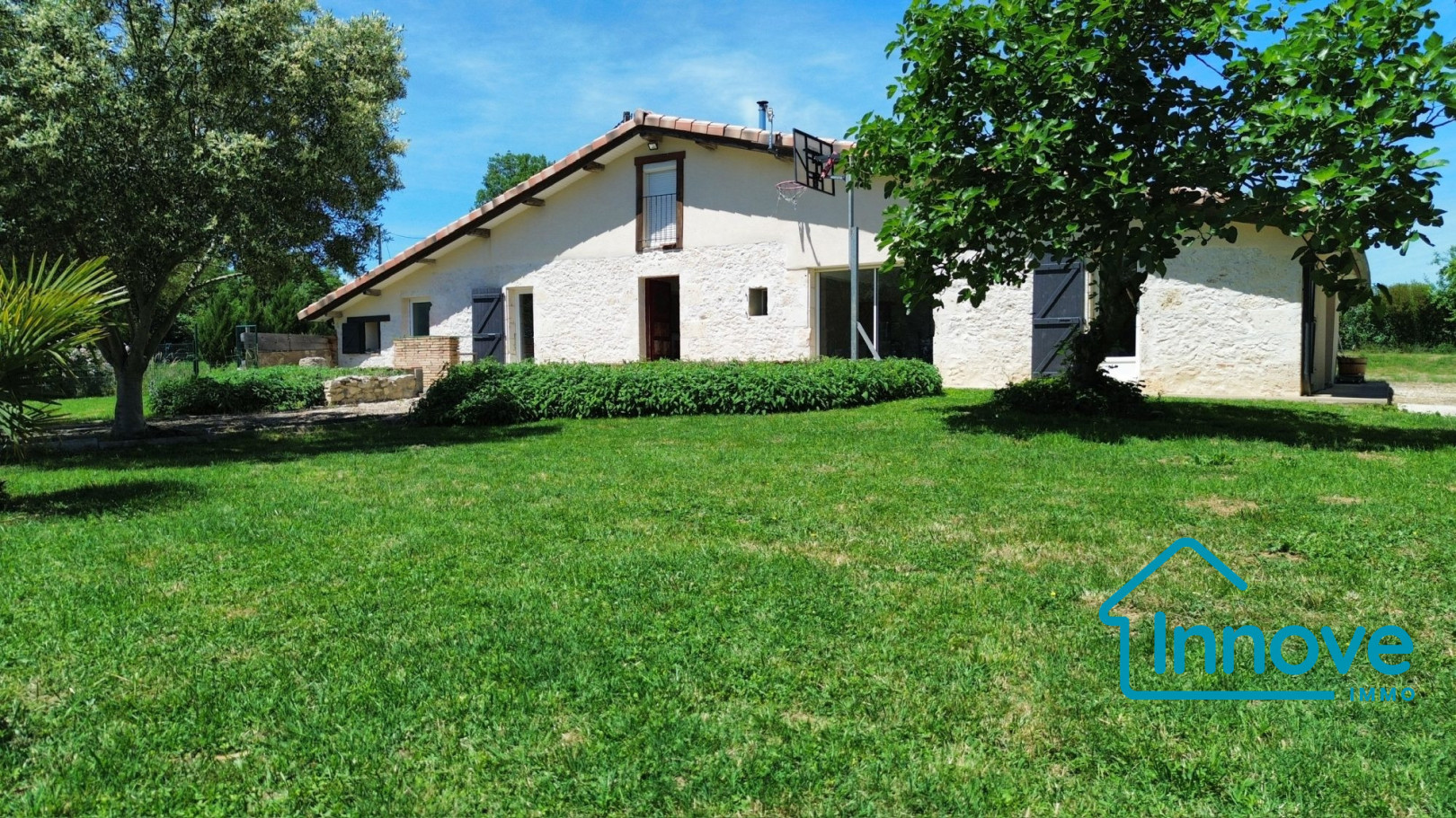 
                                                Vente
                                                 Grande maison gersoise au calme absolu