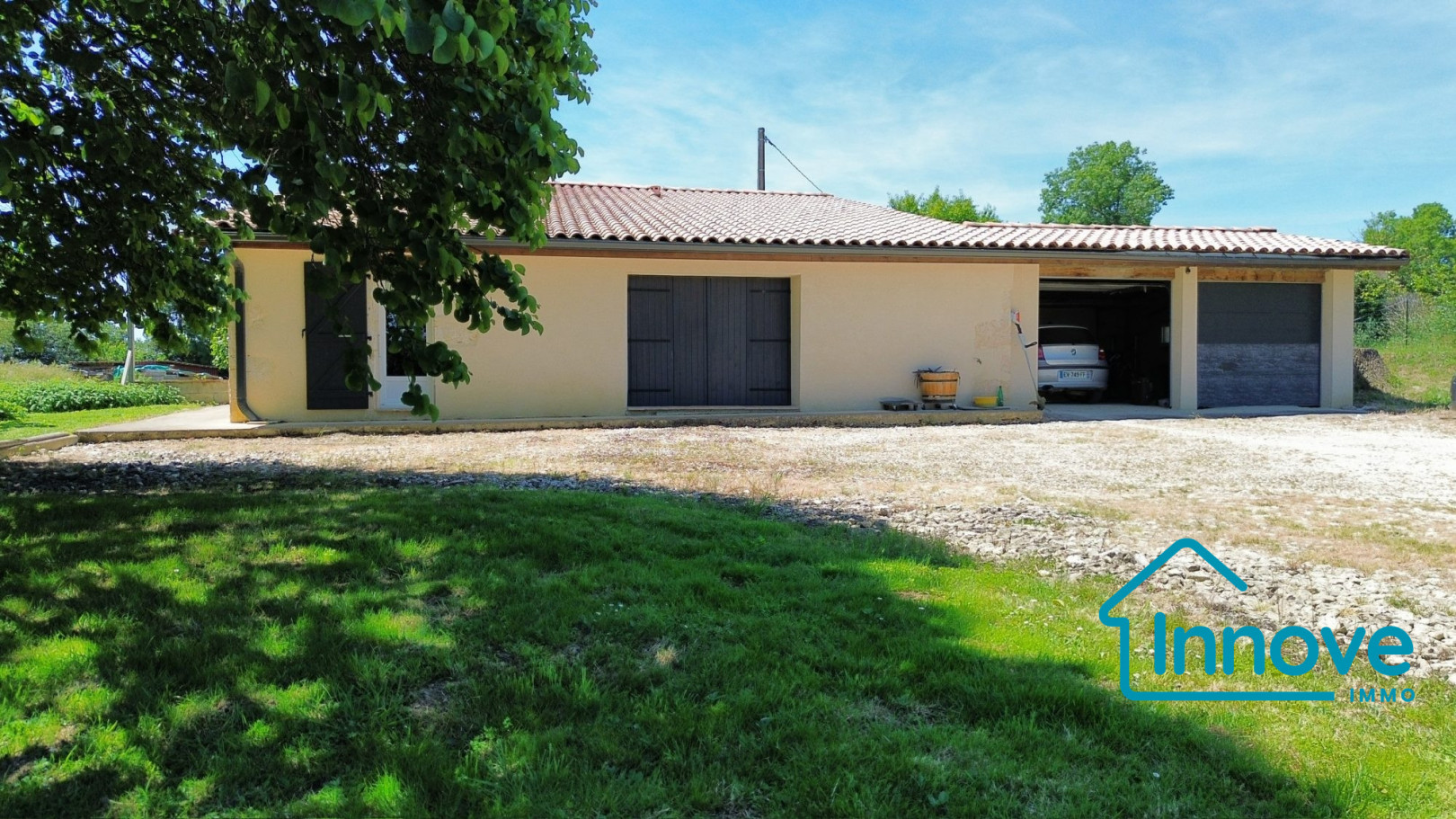 
                                                Vente
                                                 Grande maison gersoise au calme absolu