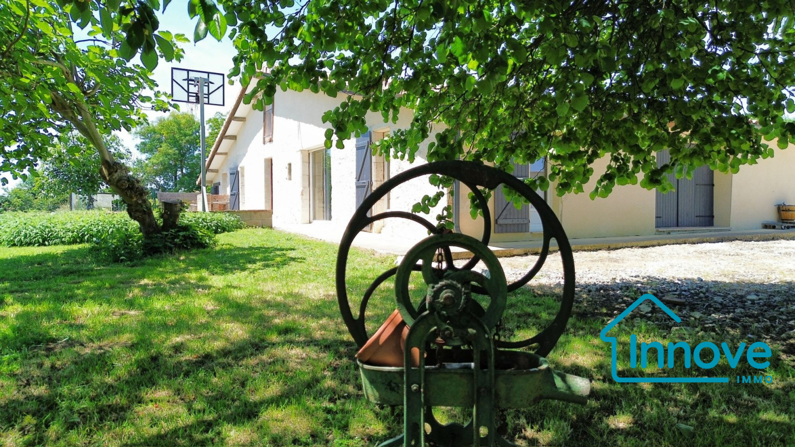 
                                                Vente
                                                 Grande maison gersoise au calme absolu