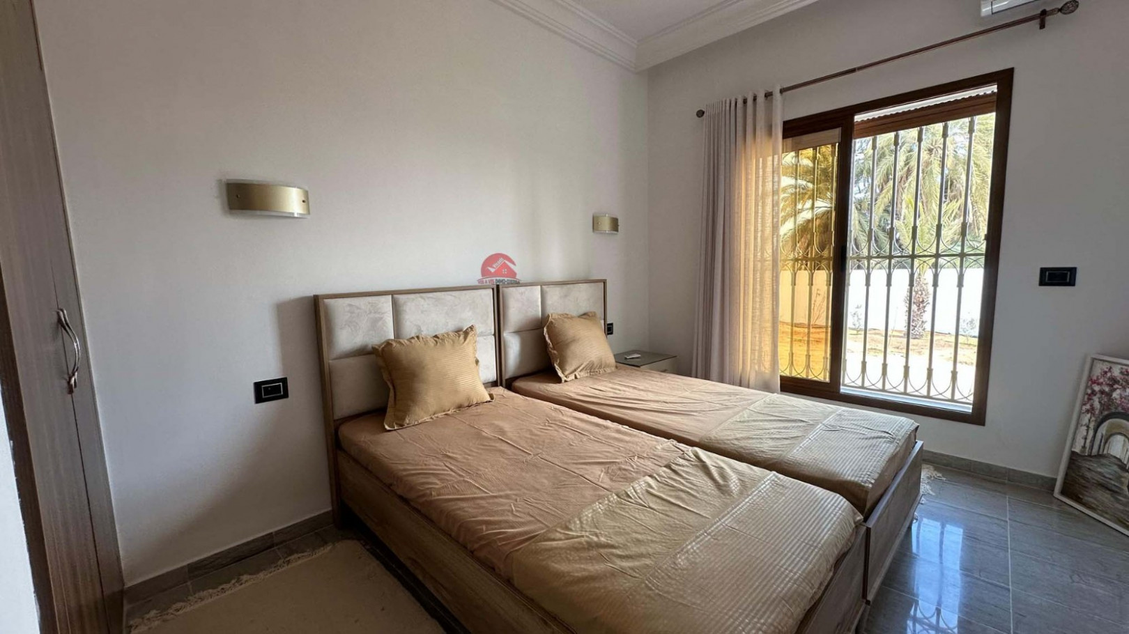 
                                                Vente
                                                 GRANDE MAISON SUR MEZRAYA DJERBA EN TUNISIE