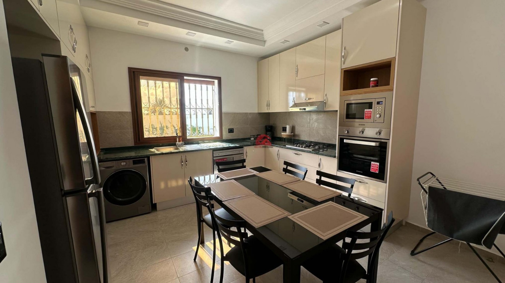 
                                                Vente
                                                 GRANDE MAISON SUR MEZRAYA DJERBA EN TUNISIE