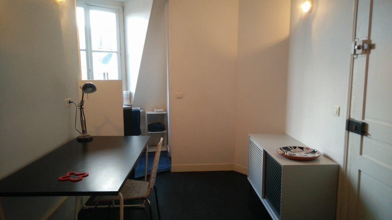 
                                                Location
                                                 Grande Studette tout confort, calme et claire