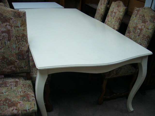 
                                                Meuble
                                                 Grande table blanc cassé, promotion