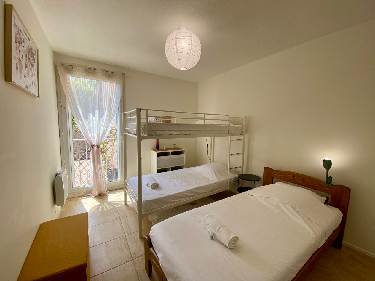 Vente
                                                 Grande terrasse, jardin et parking privé