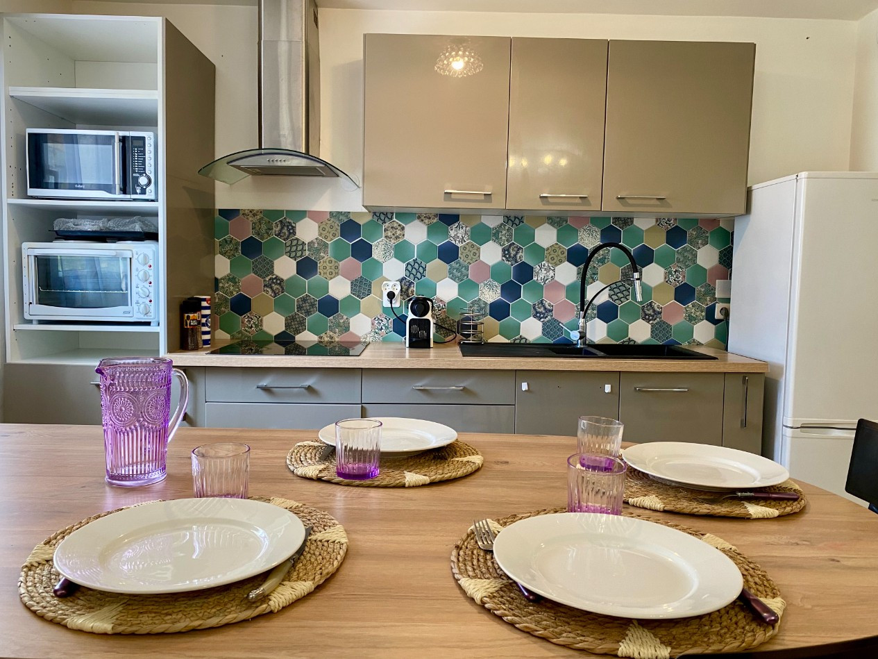 Vente
                                                 Grande terrasse, jardin et parking privé