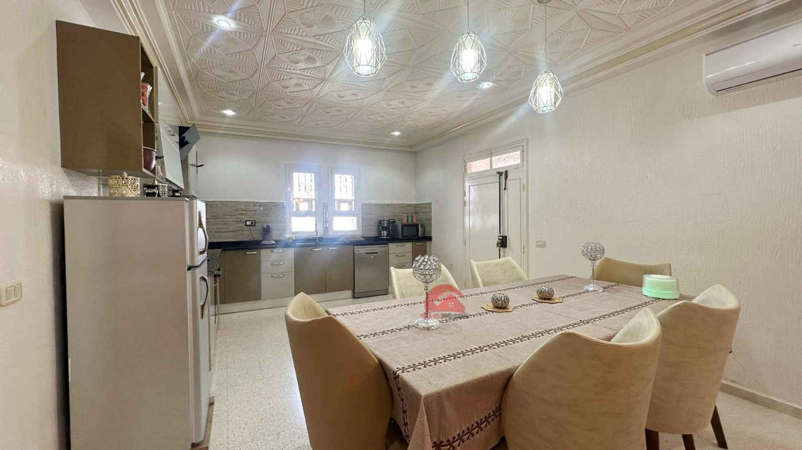 
                                                Vente
                                                 GRANDE VILLA MEUBLÉE À DJERBA MIDOUN ZA