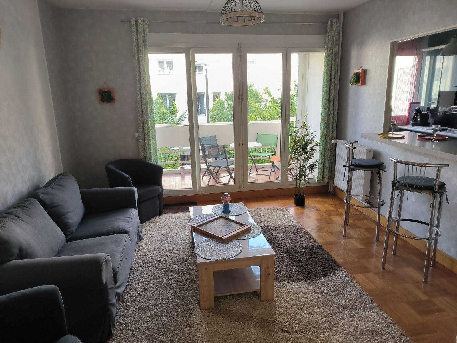 
                                                Location
                                                 Grandes chambres en colocation dans bel appart