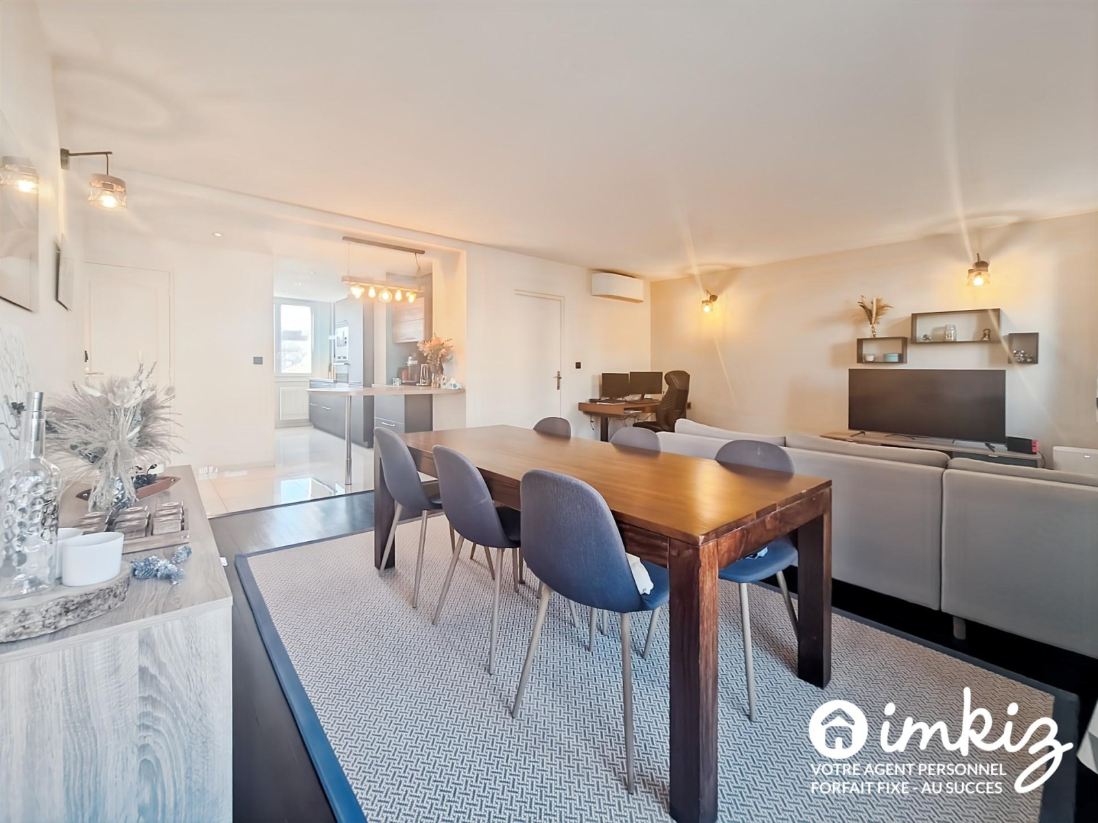 
                                                Vente
                                                 Gratte ciel - T3 70 m² avec balcon, DPE C