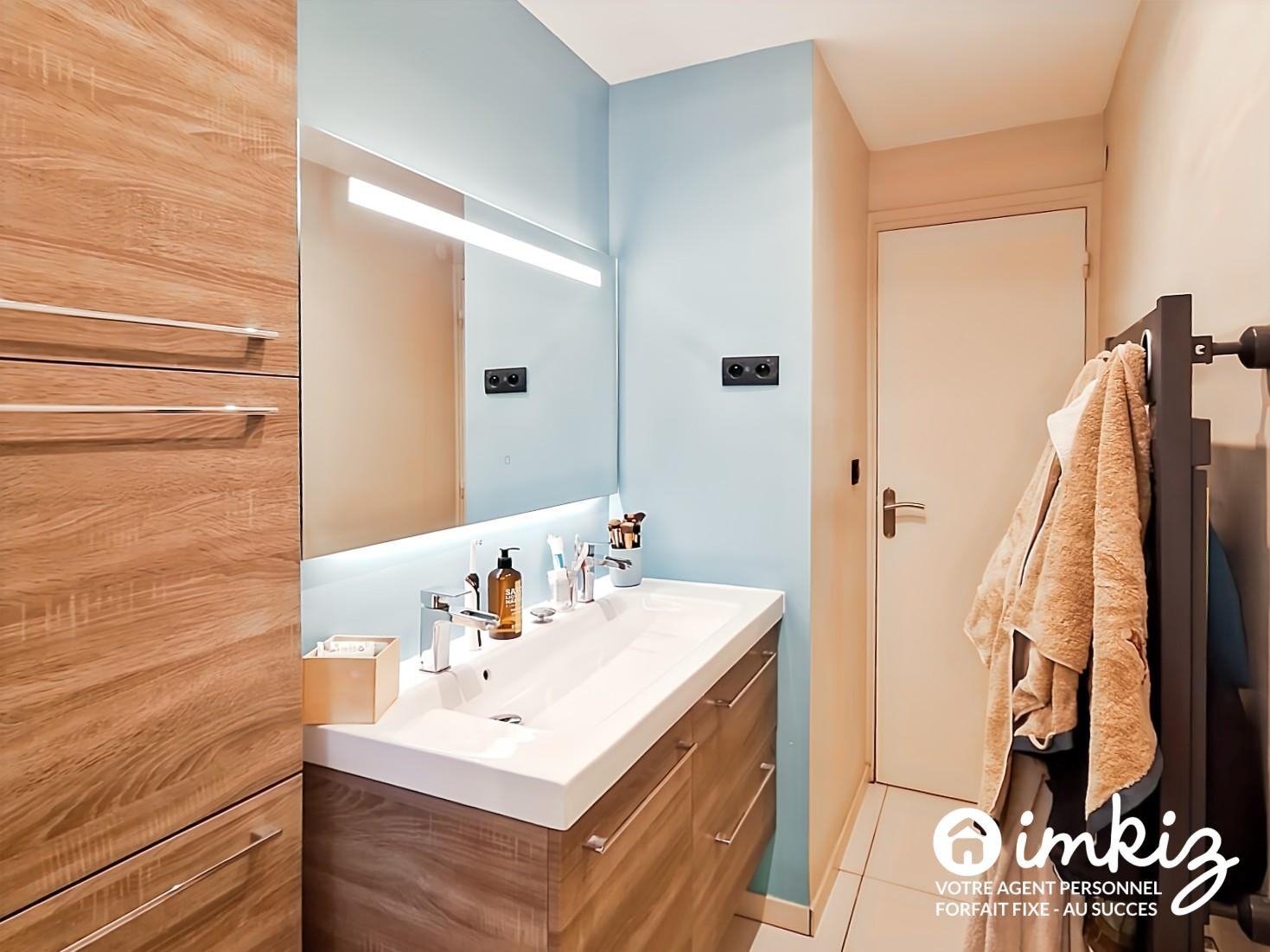 
                                                Vente
                                                 Gratte ciel - T3 70 m² avec balcon, DPE C