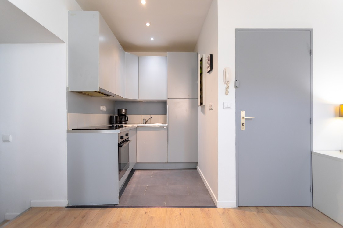 
                                                Location
                                                 Green apple