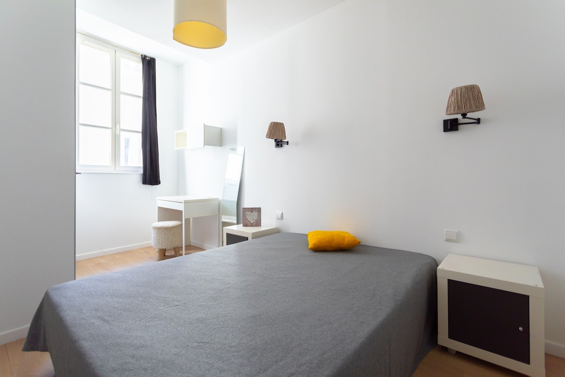 
                                                Location
                                                 Green apple