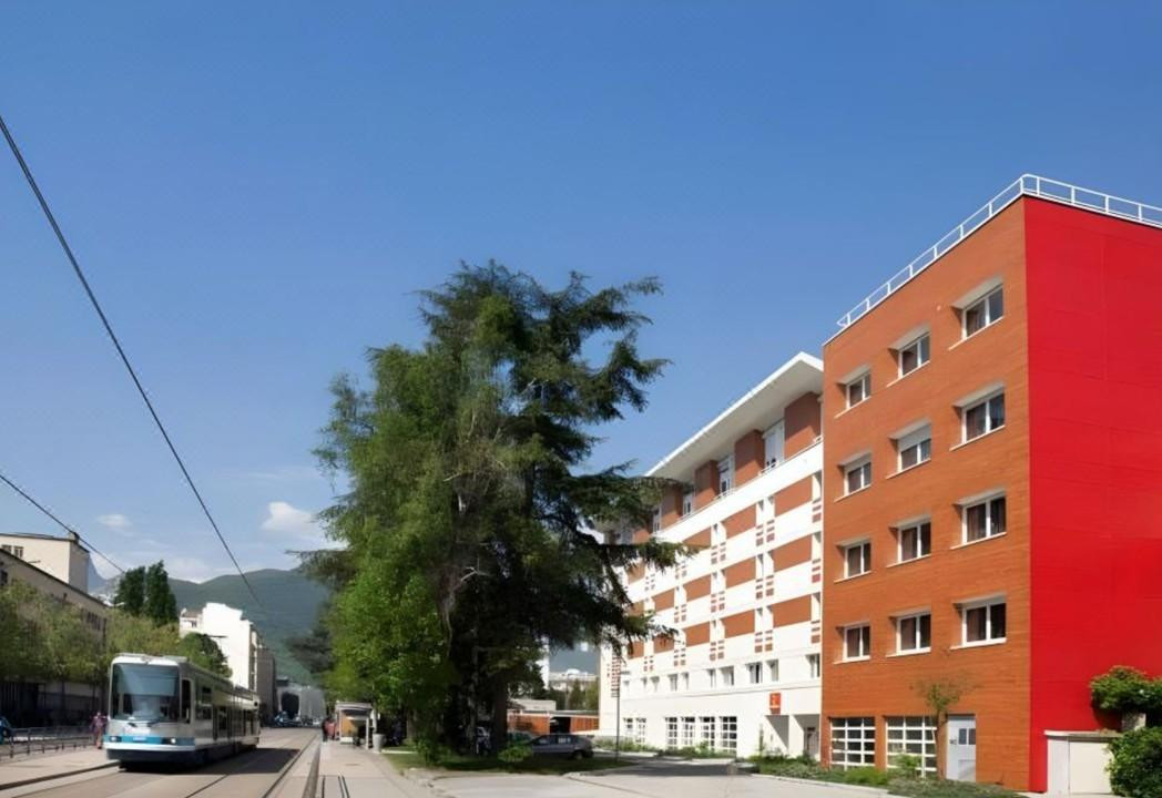 
                                                Location
                                                 Grenoble Bajatière, 2 Pièces 31 m²