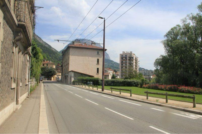 
                                                Location
                                                 Grenoble F1 meublé 33m²près du centre-ville