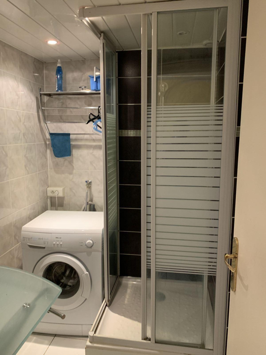 
                                                Location
                                                 Grenoble F1 meublé 33m²près du centre-ville