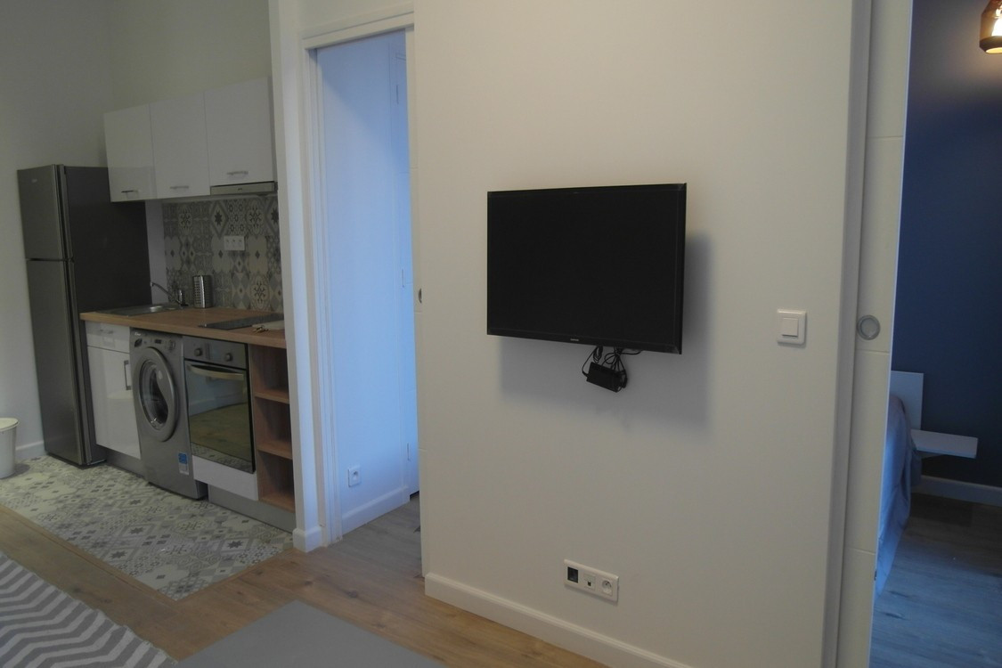 
                                                Location
                                                 Grey Cottage