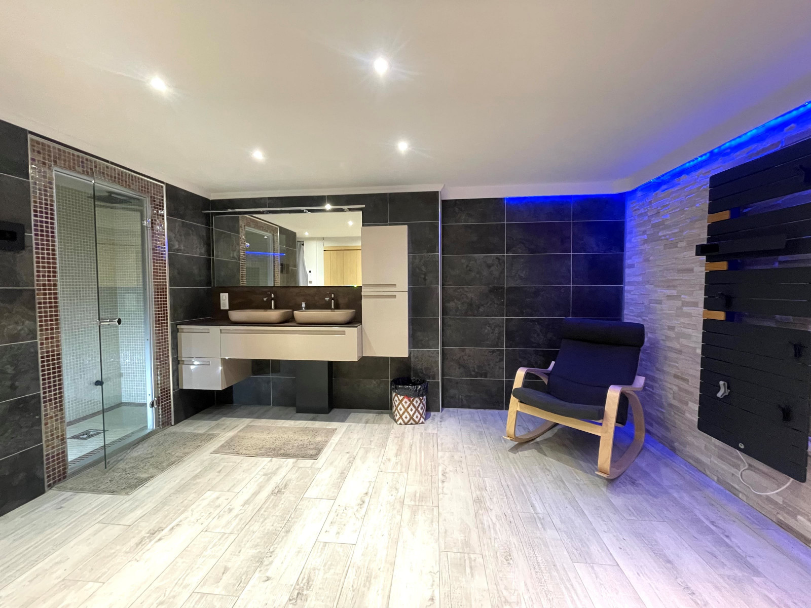 
                                                Vente
                                                 GRIMAUD - Duplex - 74m2 - 4 terrasses - Piscine - SPA - Garage