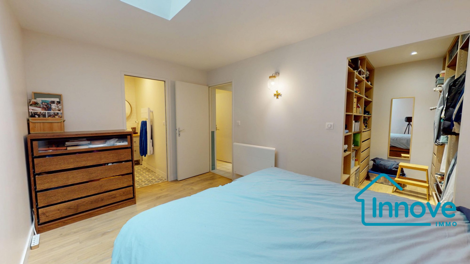 
                                                Vente
                                                 GUILHEMERY - Maison de ville familale avec cachet