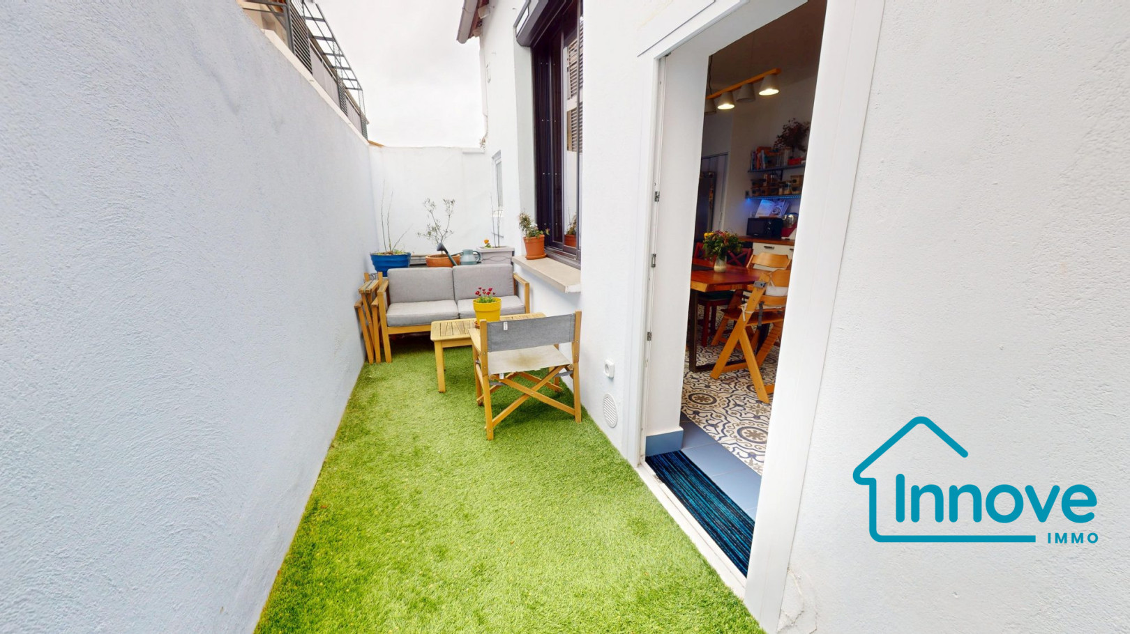 
                                                Vente
                                                 GUILHEMERY - Maison de ville familale avec cachet