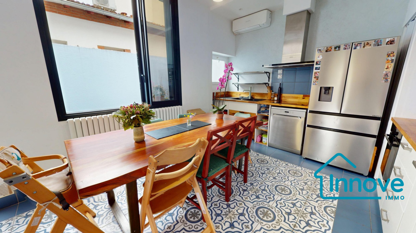 
                                                Vente
                                                 GUILHEMERY - Maison de ville familale avec cachet