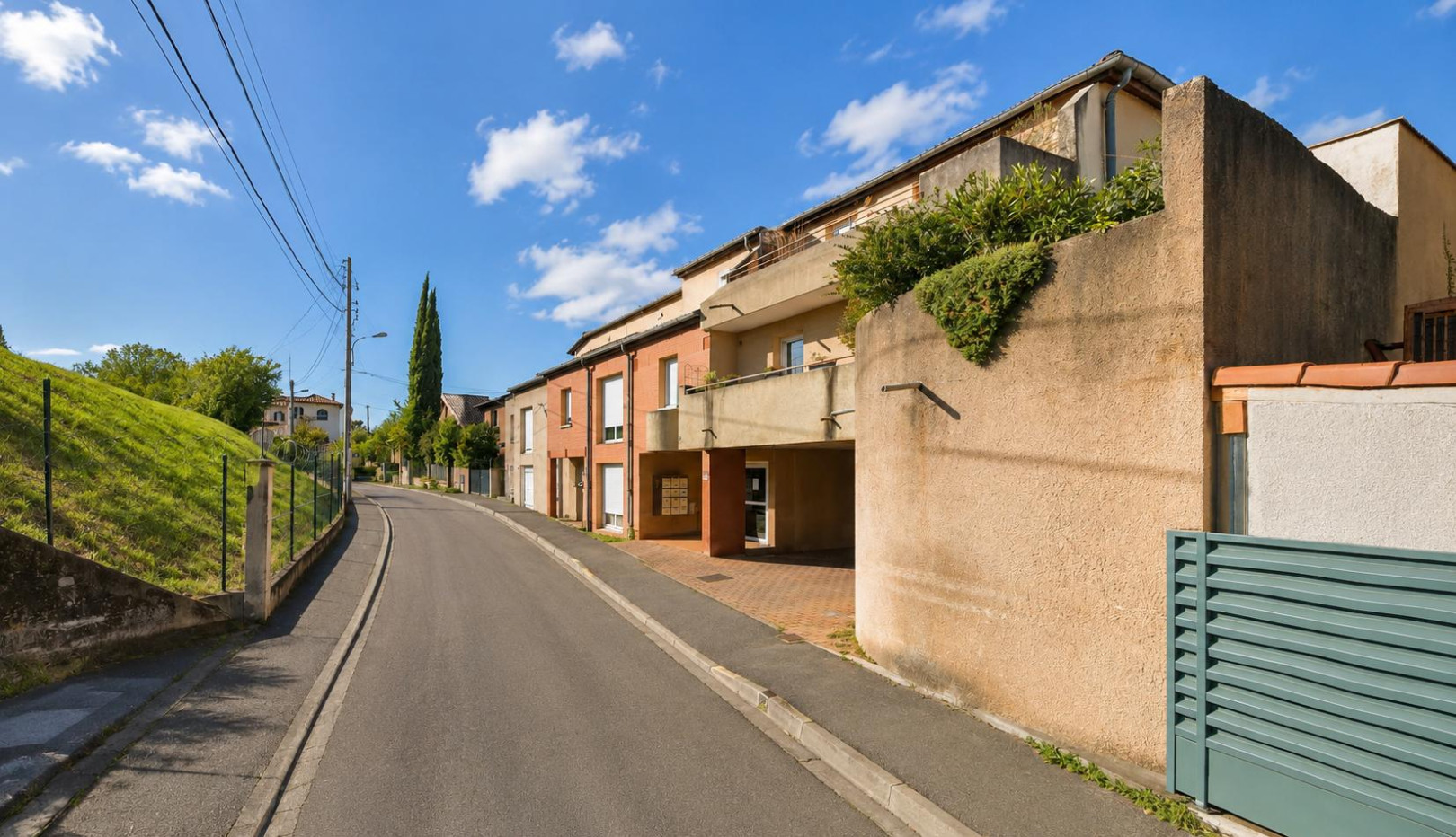 
                                                Vente
                                                 Guilheméry - T2 meublé libre et au calme - Garage