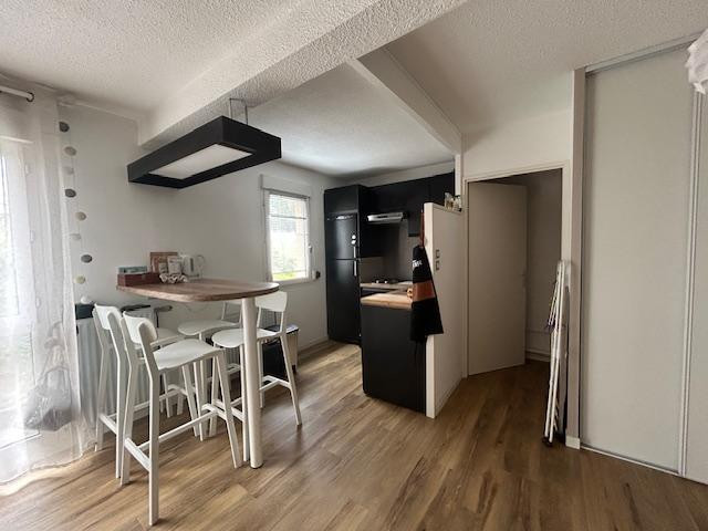 
                                                Vente
                                                 Guilheméry - T2 meublé libre et au calme - Garage