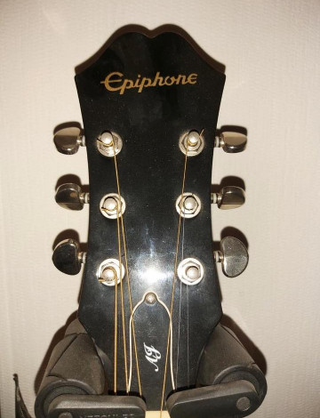 
                                                Instrument de musique
                                                 Guitare epiphone AJ 220S