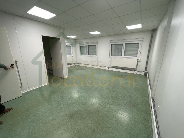 
                                                Location
                                                 HARLY ENSEMBLE DE BUREAUX 622 m2 dans espace privatif avec parking