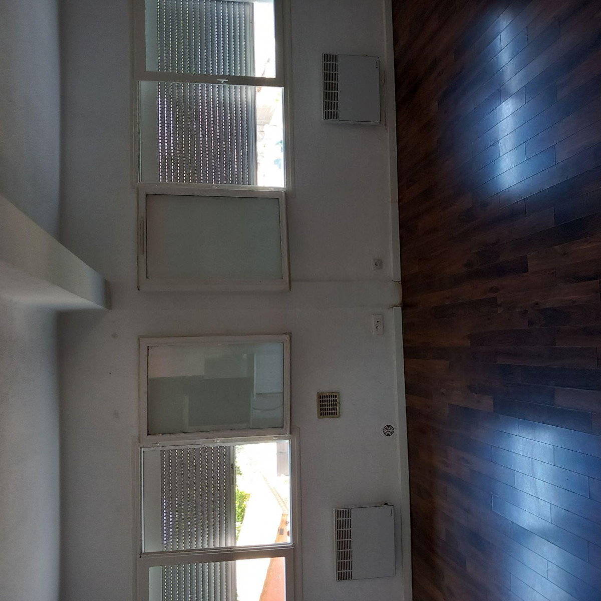 
                                                Location
                                                 Haut de villa au calme