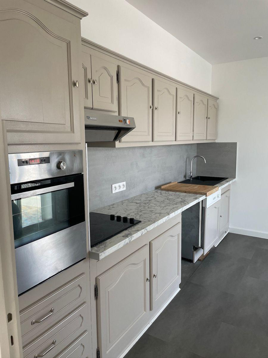 
                                                Location
                                                 Haut de villa, T3 spacieux, lumineux, calme.