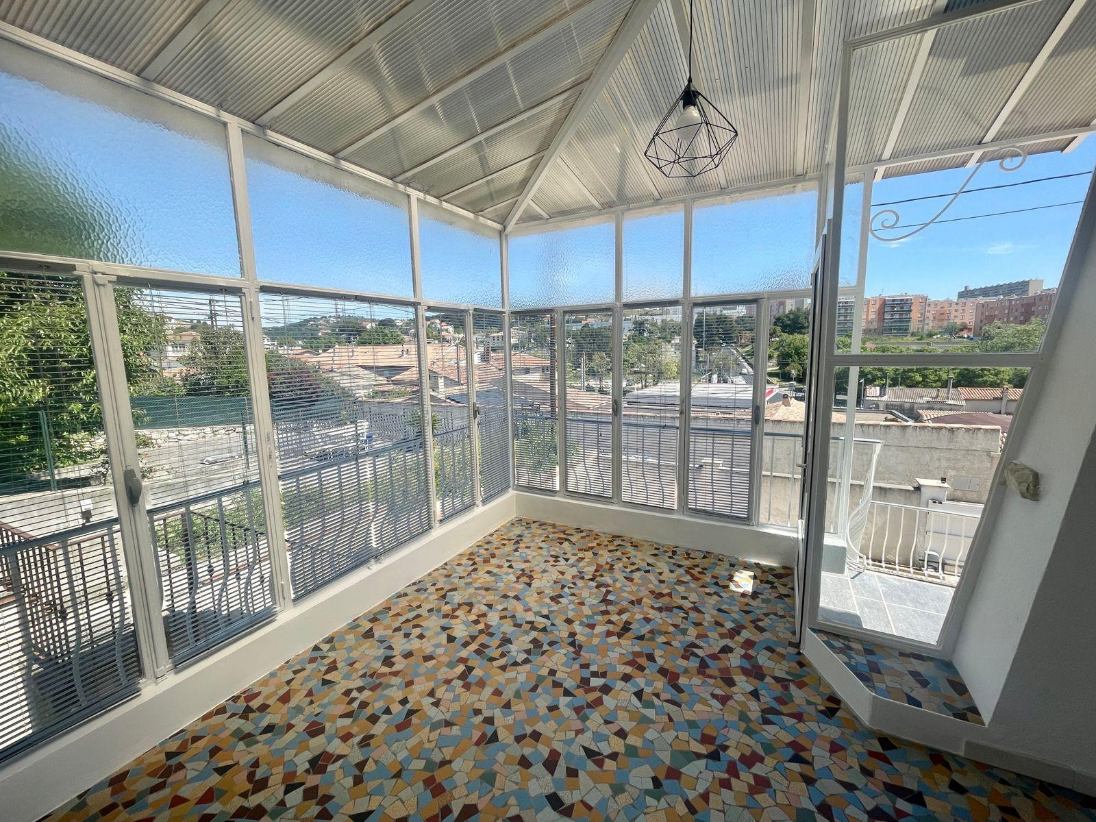 
                                                Location
                                                 Haut de villa, T3 spacieux, lumineux, calme.