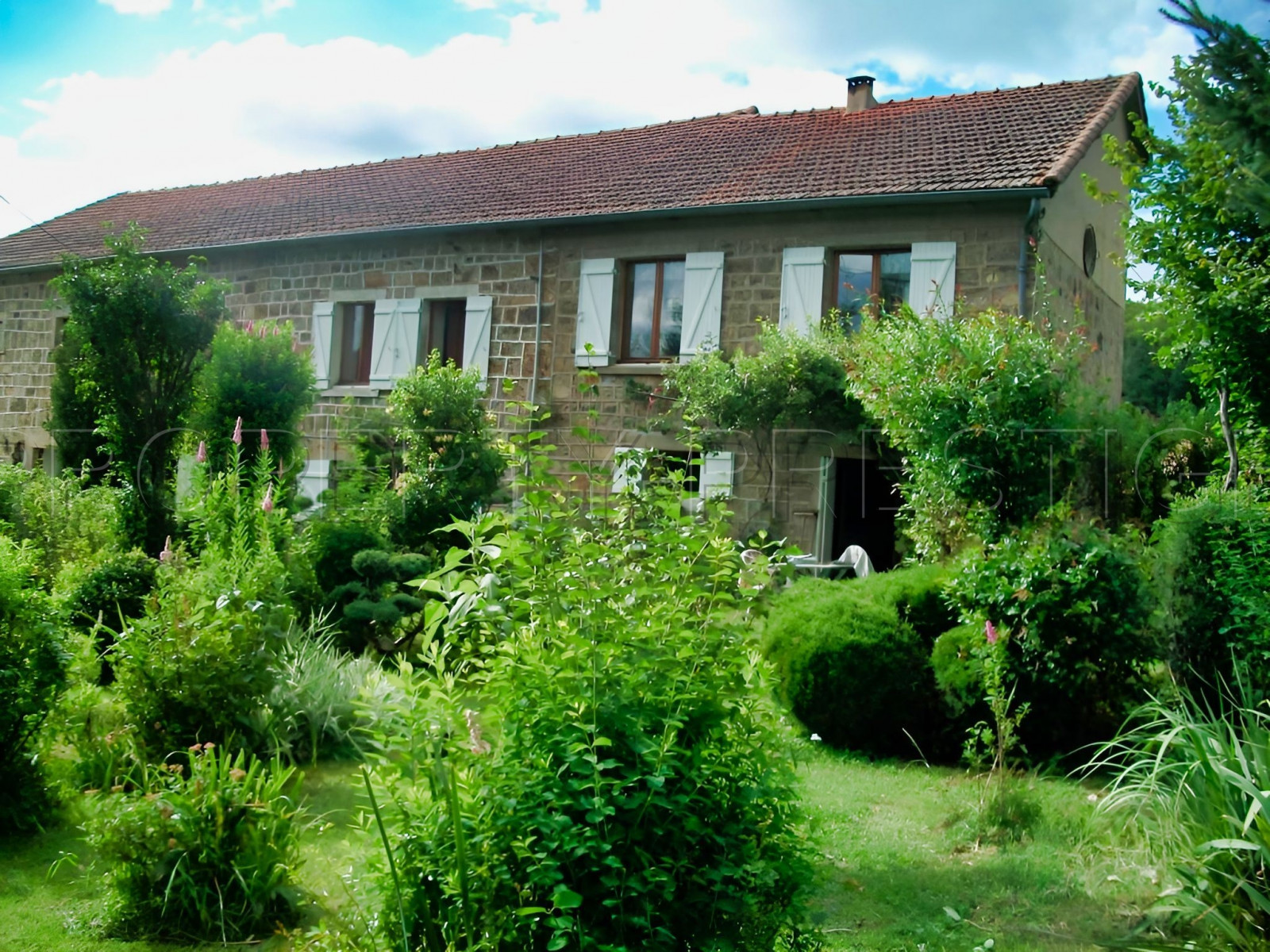 
                                                Vente
                                                 HAUTE ARDECHE ANCIENNE FERME 8 HA