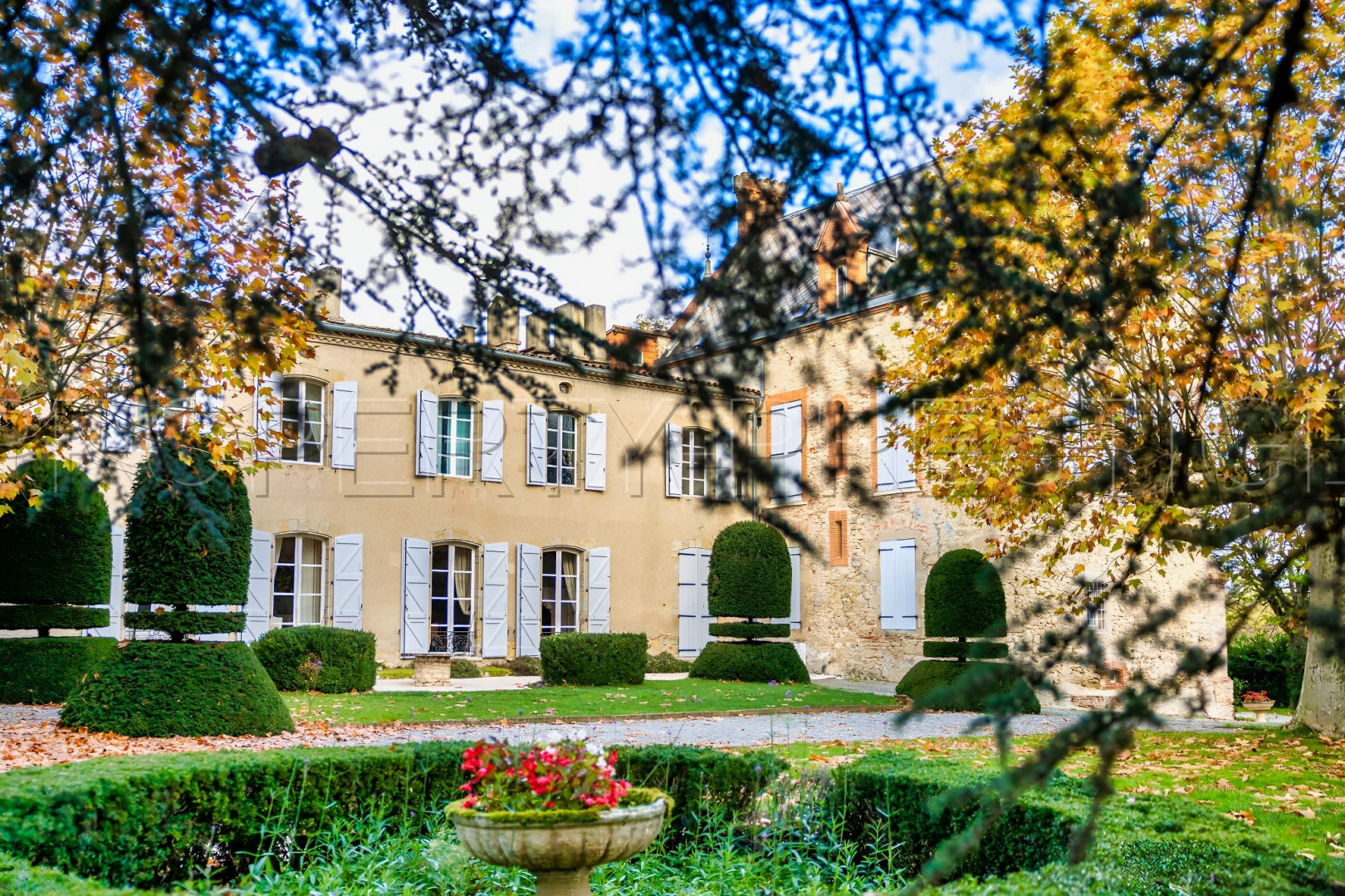 
                                                Vente
                                                 HAUTE GARONNE CHATEAU 17ème EVENEMENTIEL MARIAGES