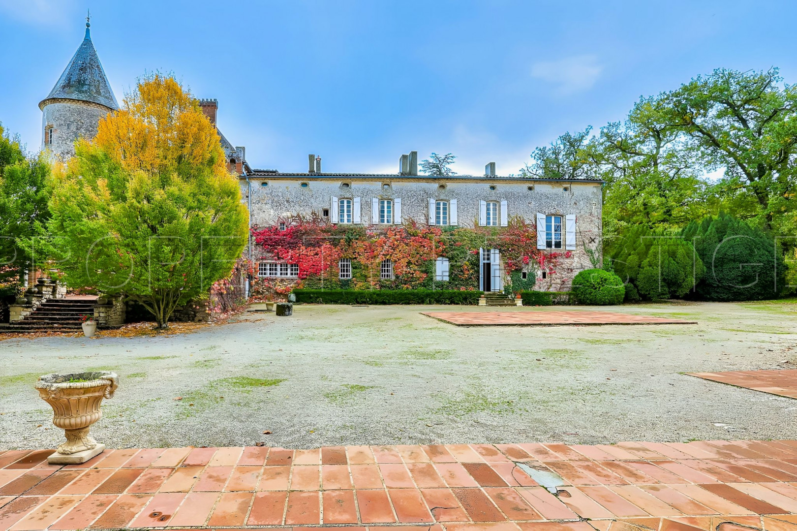
                                                Vente
                                                 HAUTE GARONNE CHATEAU 17ème EVENEMENTIEL MARIAGES