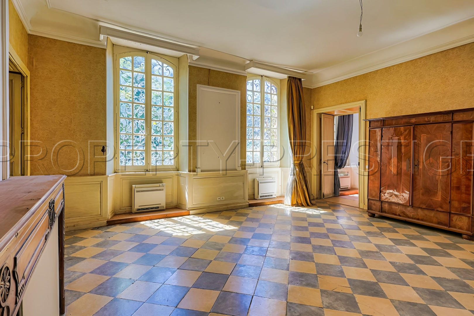 
                                                Vente
                                                 HAUTE GARONNE CHATEAU A RESTAURER 1800 M² 6 HA