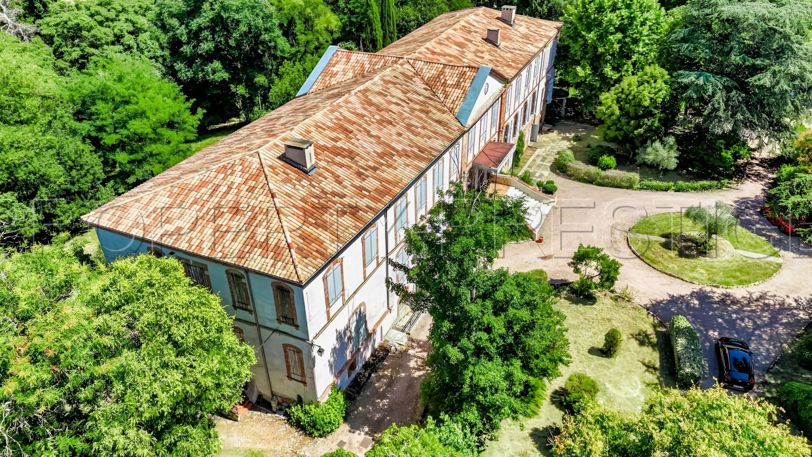 
                                                Vente
                                                 HAUTE GARONNE CHATEAU A RESTAURER 1800 M² 6 HA