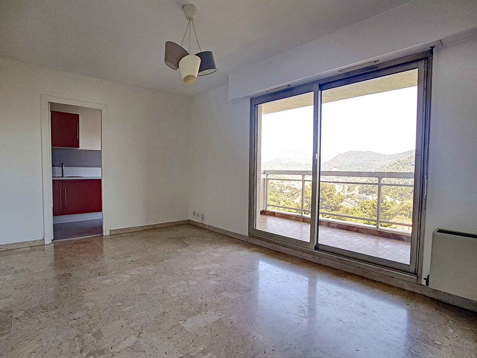 
                                                Location
                                                 Hauteurs de Cimiez - Studio vide de 32 m2 terrasse