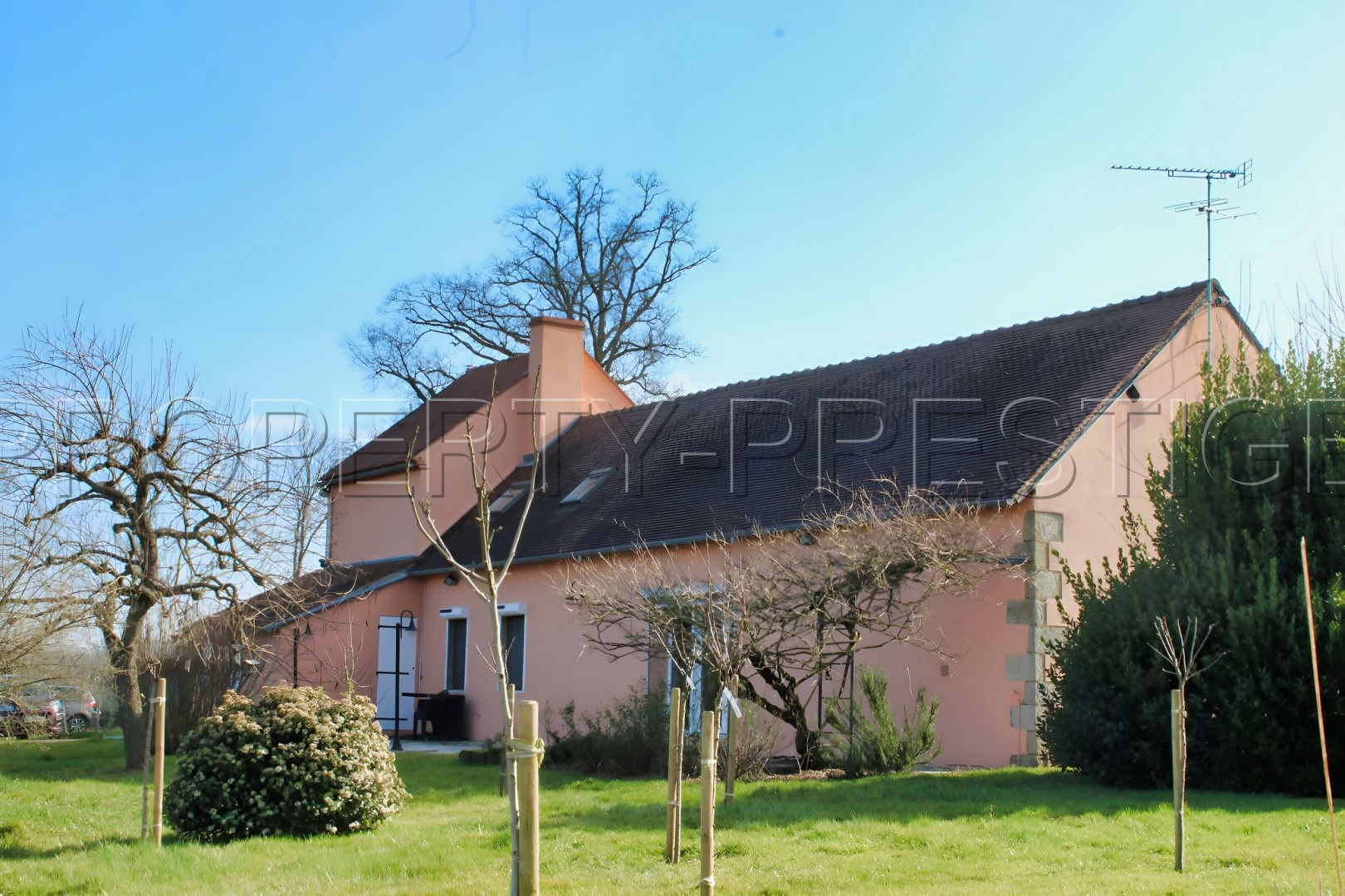 
                                                Vente
                                                 Havre de paix en Bourbonnais : Villa d'exception à saisir