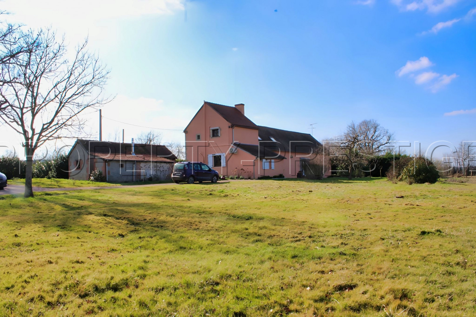 
                                                Vente
                                                 Havre de paix en Bourbonnais : Villa d'exception à saisir