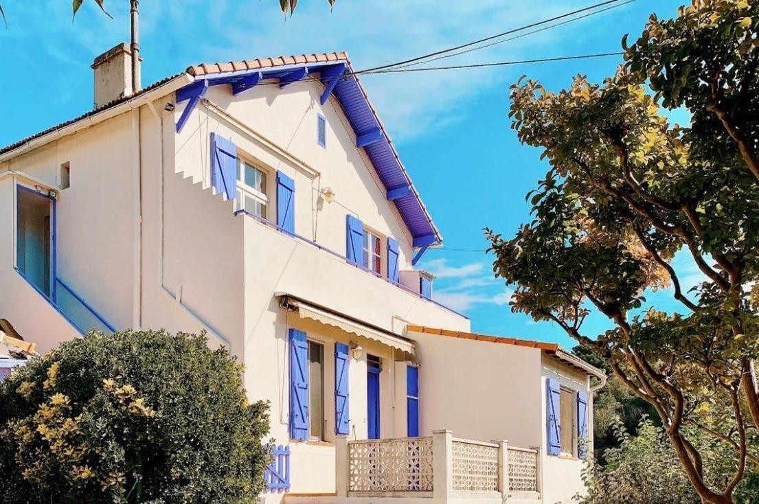 
                                                Location
                                                 Havre de paix sur les hauteurs de Marseille.