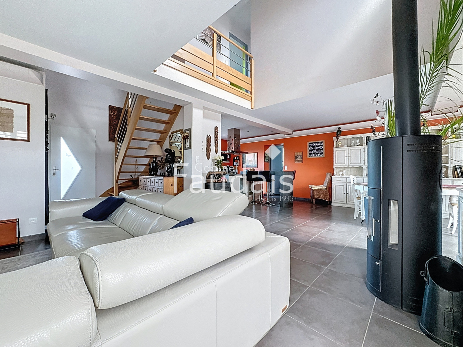 
                                                Vente
                                                  HEBECREVON-Maison contemporaine spacieuse avec vie de plain