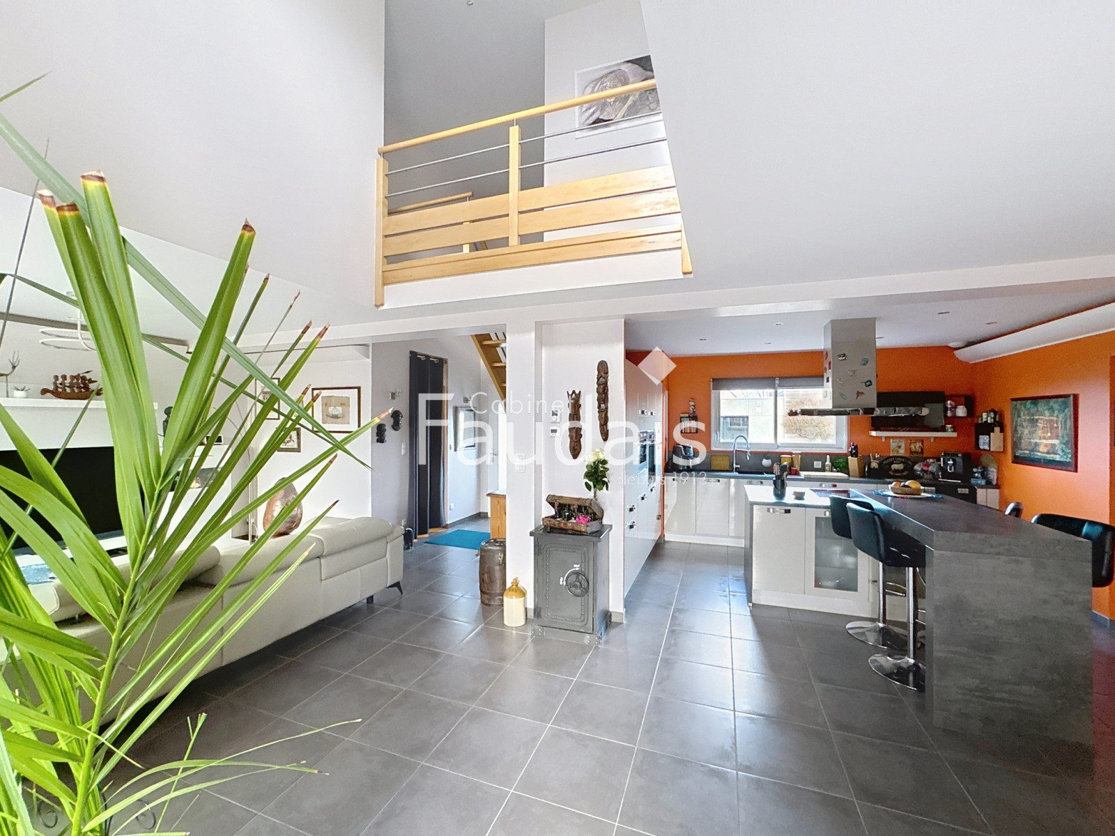 
                                                Vente
                                                  HEBECREVON-Maison contemporaine spacieuse avec vie de plain