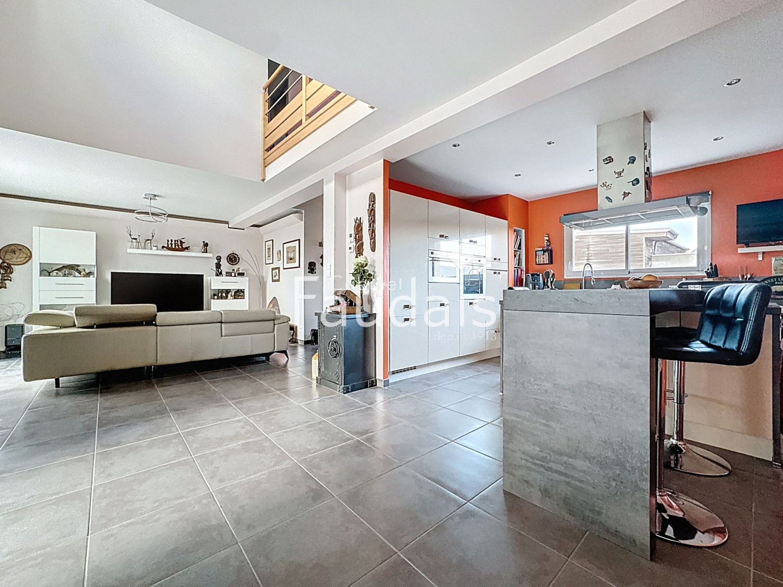 
                                                Vente
                                                  HEBECREVON-Maison contemporaine spacieuse avec vie de plain