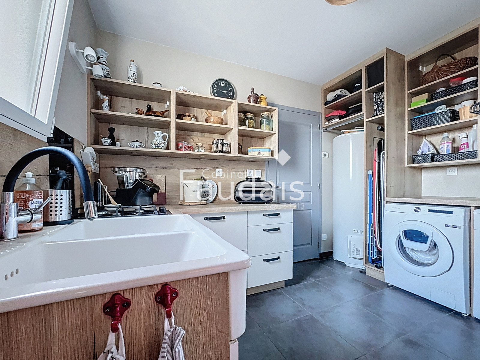 
                                                Vente
                                                  HEBECREVON-Maison contemporaine spacieuse avec vie de plain