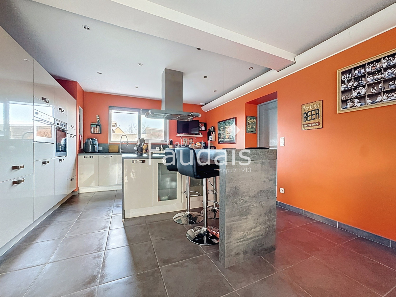 
                                                Vente
                                                  HEBECREVON-Maison contemporaine spacieuse avec vie de plain