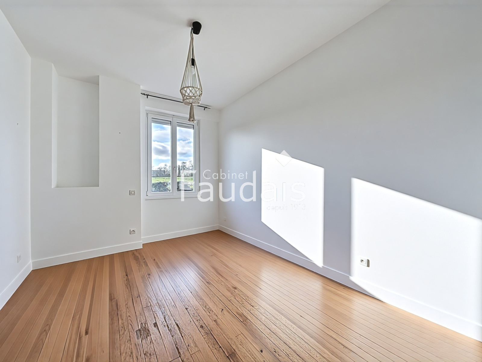 
                                                Vente
                                                 HEBECREVON, Maison rénovée de 75m2, 2 chambres